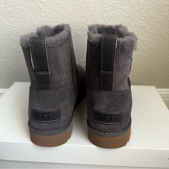 New UGG Classic Mini Suede Zip Boots SHADE Size 6 Waterproof - Picture 5 of 8